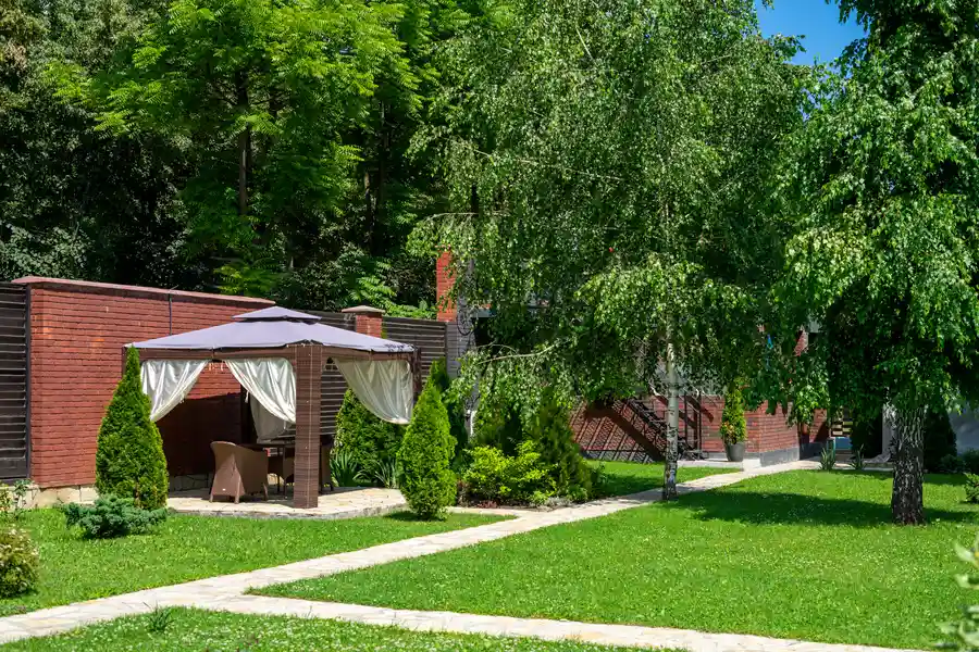 How Backyard Landscaping Can Improve Outdoor Entertainment Areas in Aurora, CO
